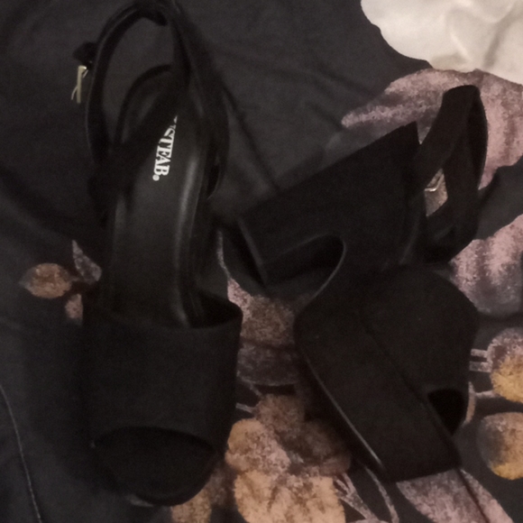 Platform shoes - Picture 3 of 4